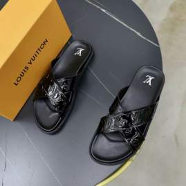 Picture of Louis Vuitton Slippers _SKULVsz39-45hnx04061517